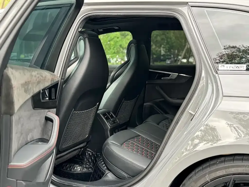 Audi RS 4 2023 из CN, фото 2