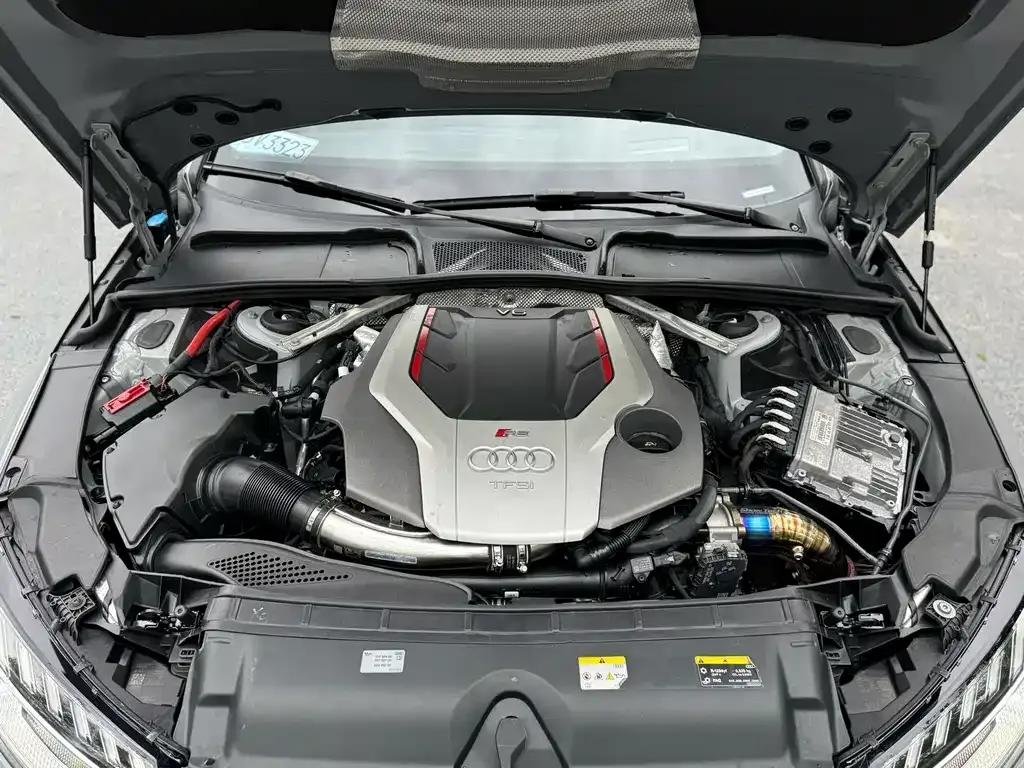 Audi RS 4 2023 из CN, фото 6