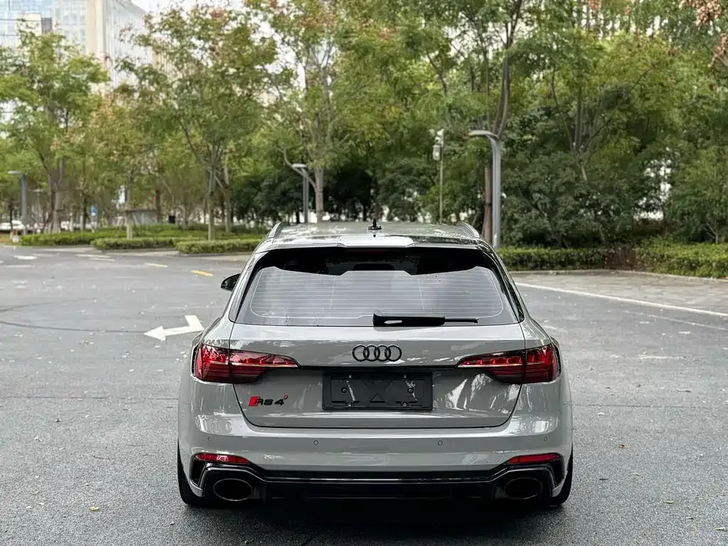 Audi RS 4 2023 из CN, фото 4