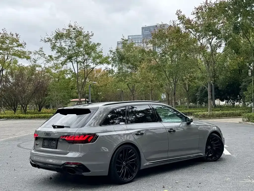 Audi RS 4 2023 из CN, фото 9