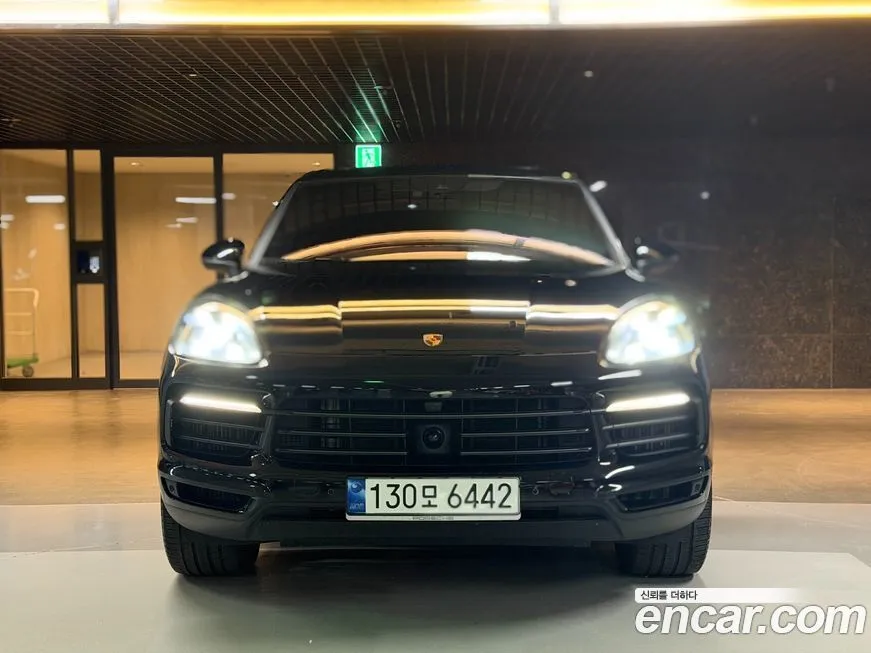 Porsche Cayenne — фото 1