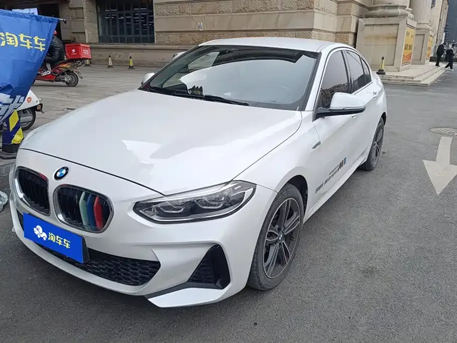 BMW 1 Series 2022 из CN, фото 1