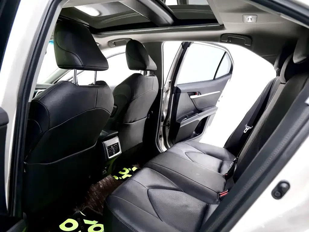 Toyota Camry 2023 из CN, фото 5