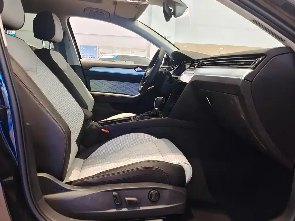 Volkswagen Magotan 2025 из CN, фото 6