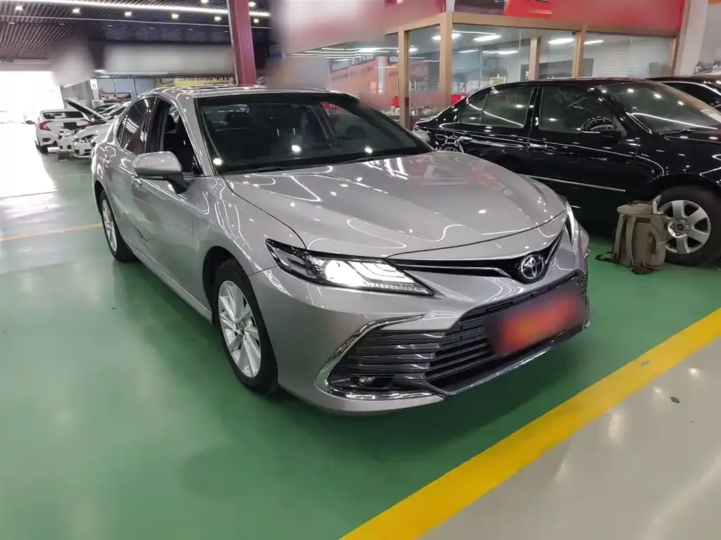 Toyota Camry — фото 10