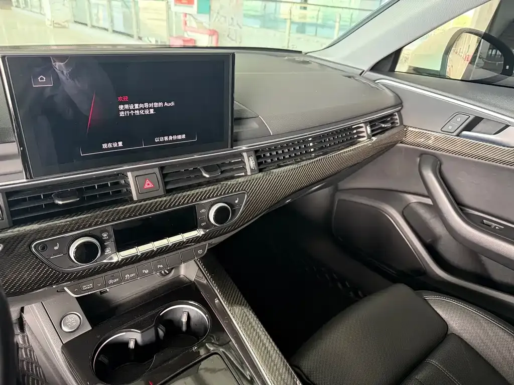 Audi A4L 2021 из CN, фото 9