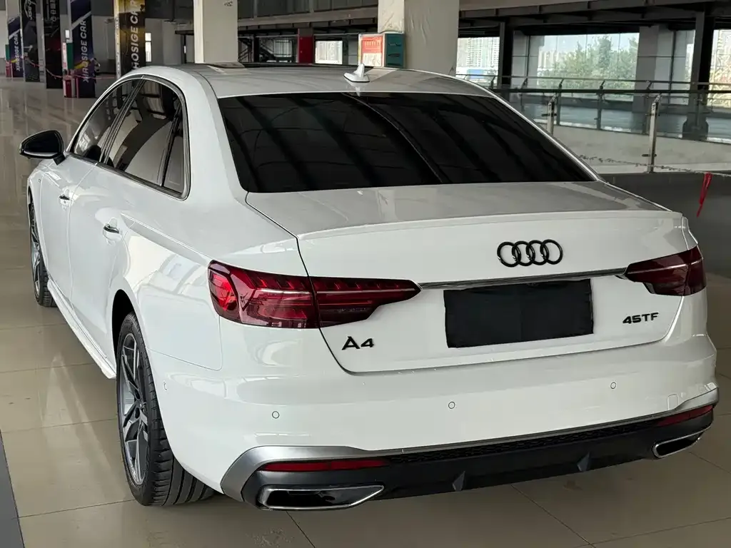 Audi A4L 2021 из CN, фото 5