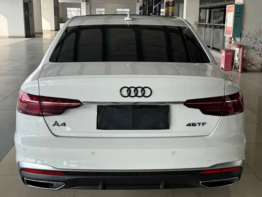 Audi A4L 2021 из CN, фото 6