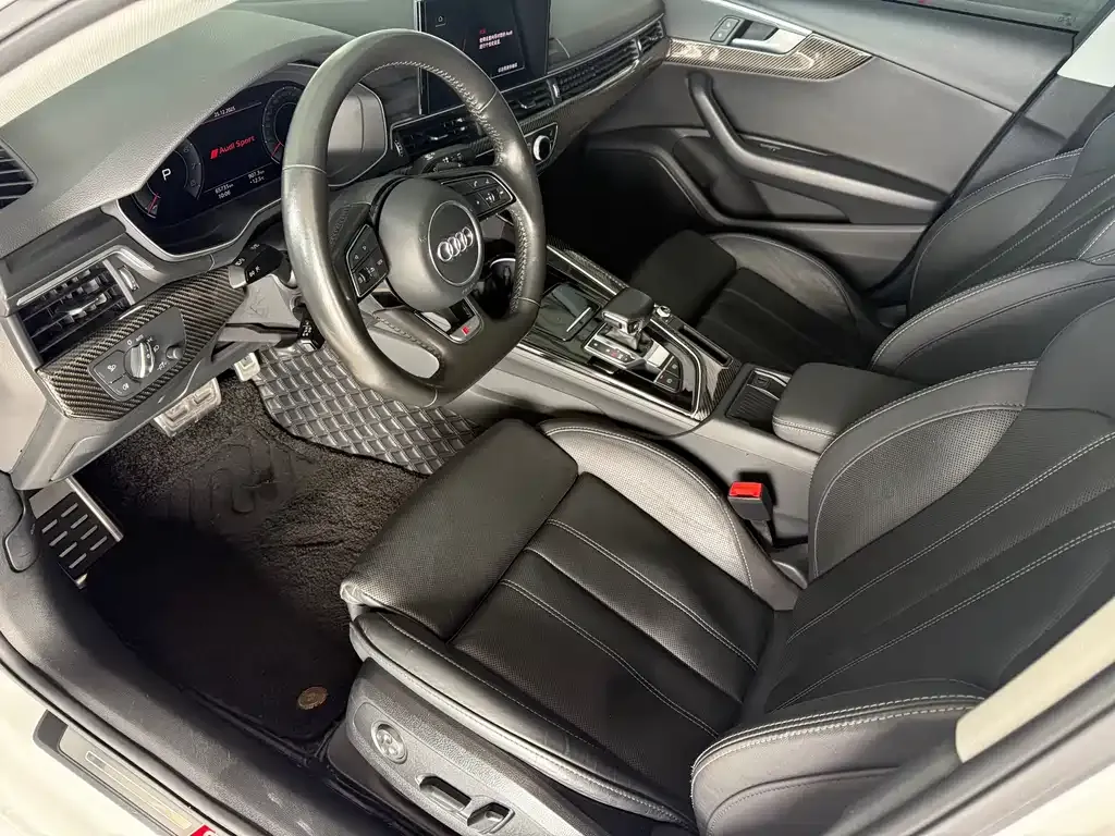 Audi A4L 2021 из CN, фото 2