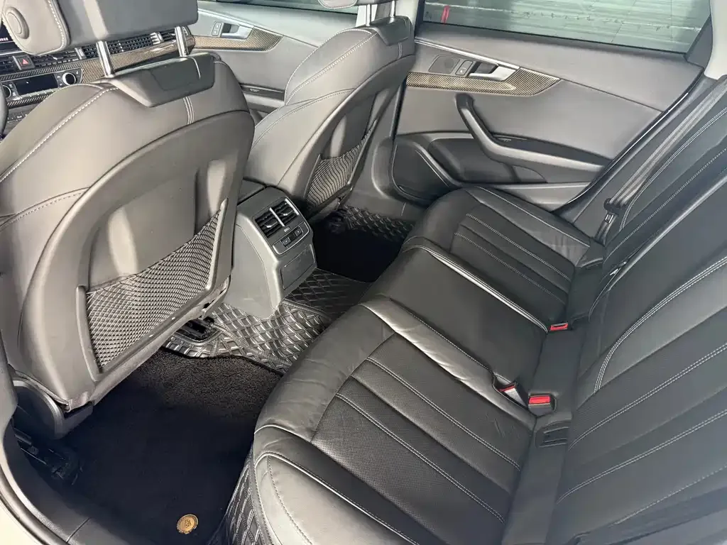 Audi A4L 2021 из CN, фото 10