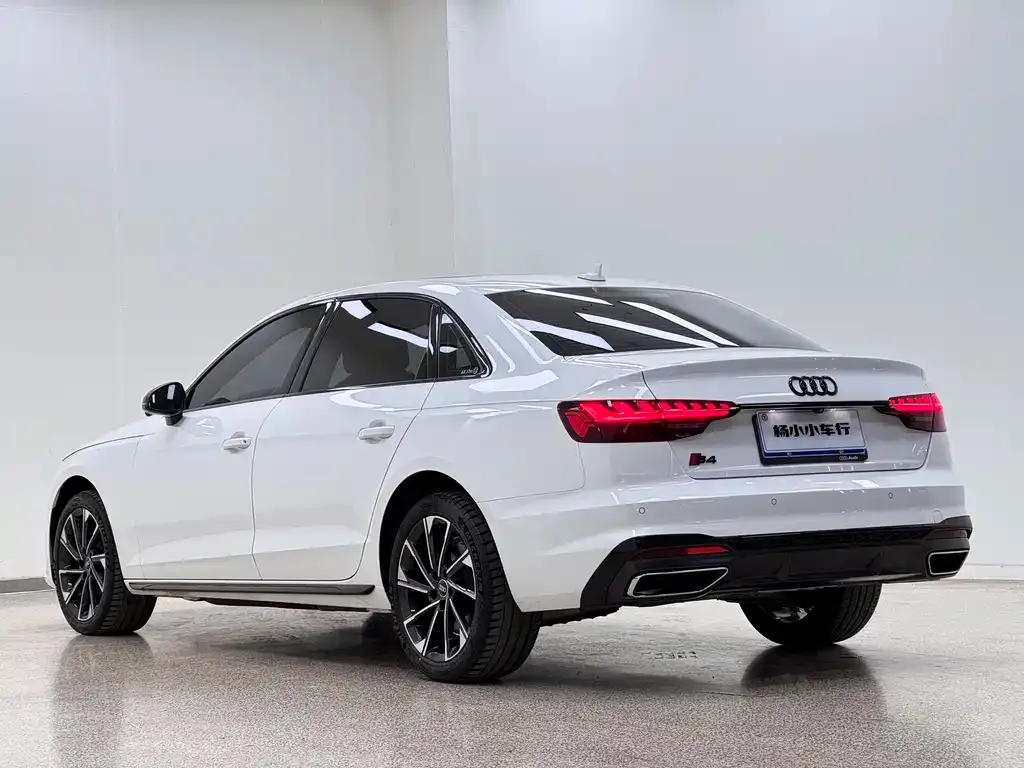 Audi A4L 2023 из CN, фото 4