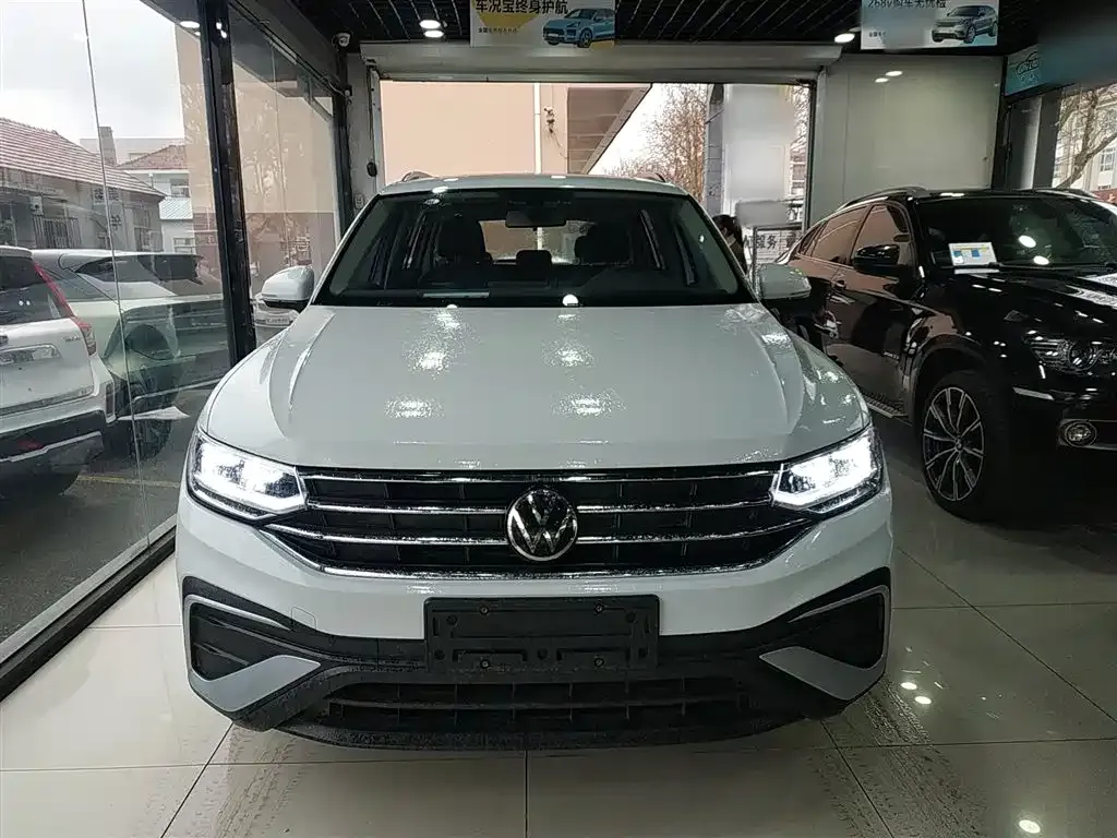 Volkswagen Tiguan L — фото 2