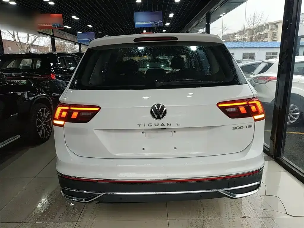 Volkswagen Tiguan L — фото 4