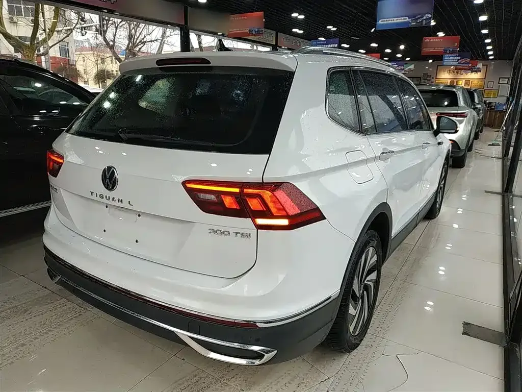Volkswagen Tiguan L — фото 5