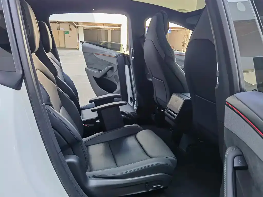 Tesla Model Y L — фото 2