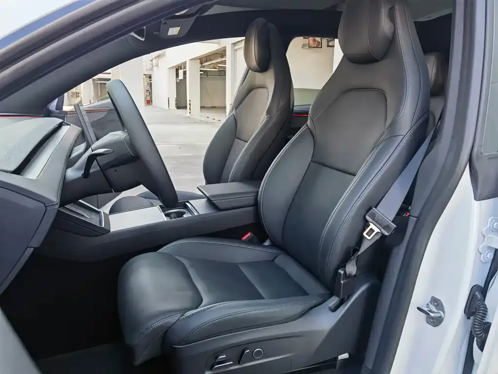 Tesla Model Y L — фото 6