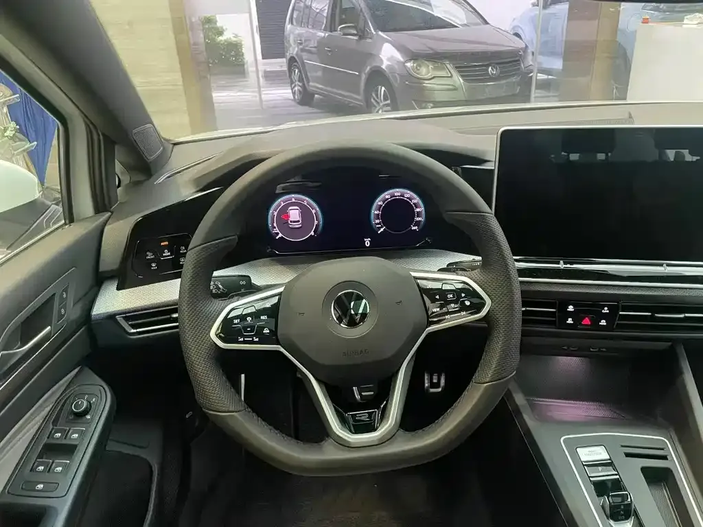Volkswagen Golf 2024 из CN, фото 7