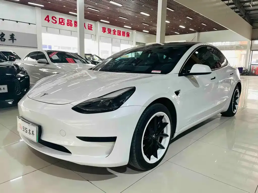 Tesla Model 3 — фото 1