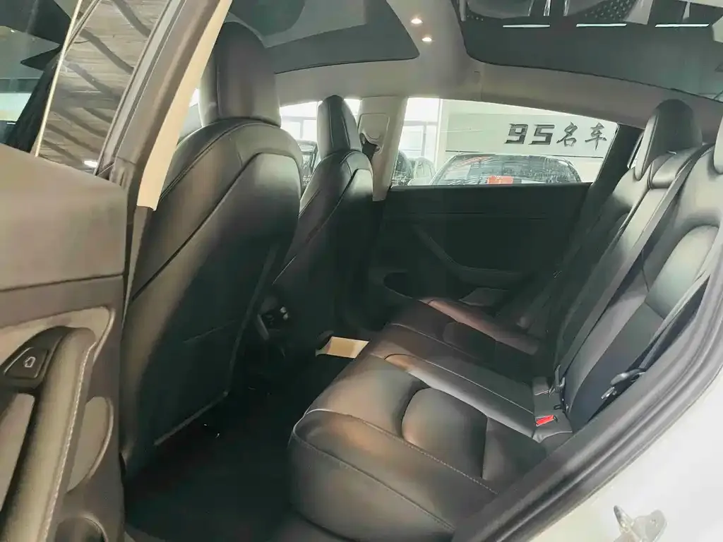 Tesla Model 3 — фото 2