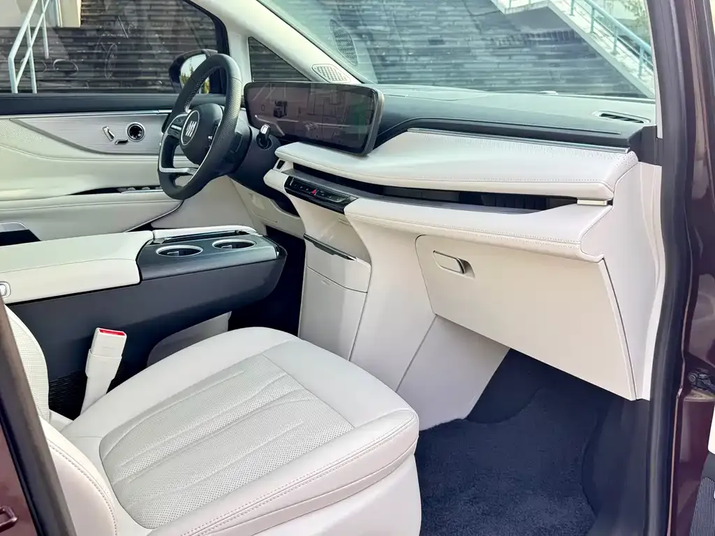 Buick GL8 Hybrid — фото 8