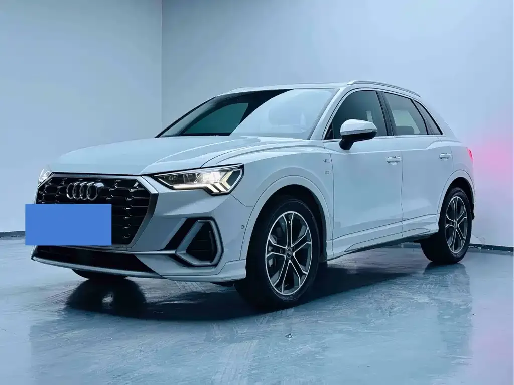 Audi Q3 — фото 1