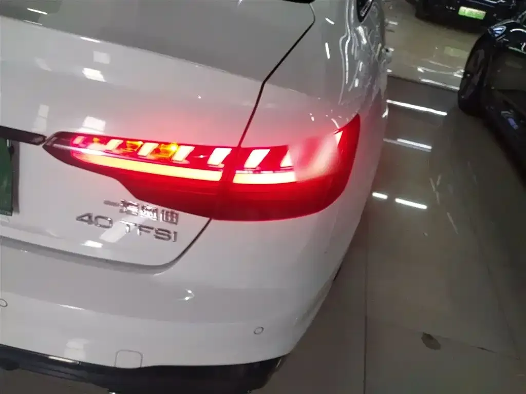 Audi A4L 2024 из CN, фото 2