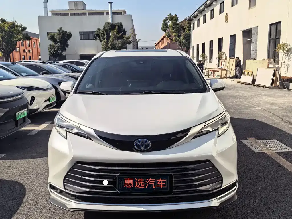 Toyota Sienna 2022 из CN, фото 2