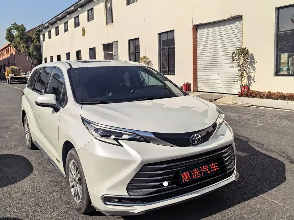 Toyota Sienna 2022 из CN, фото 3