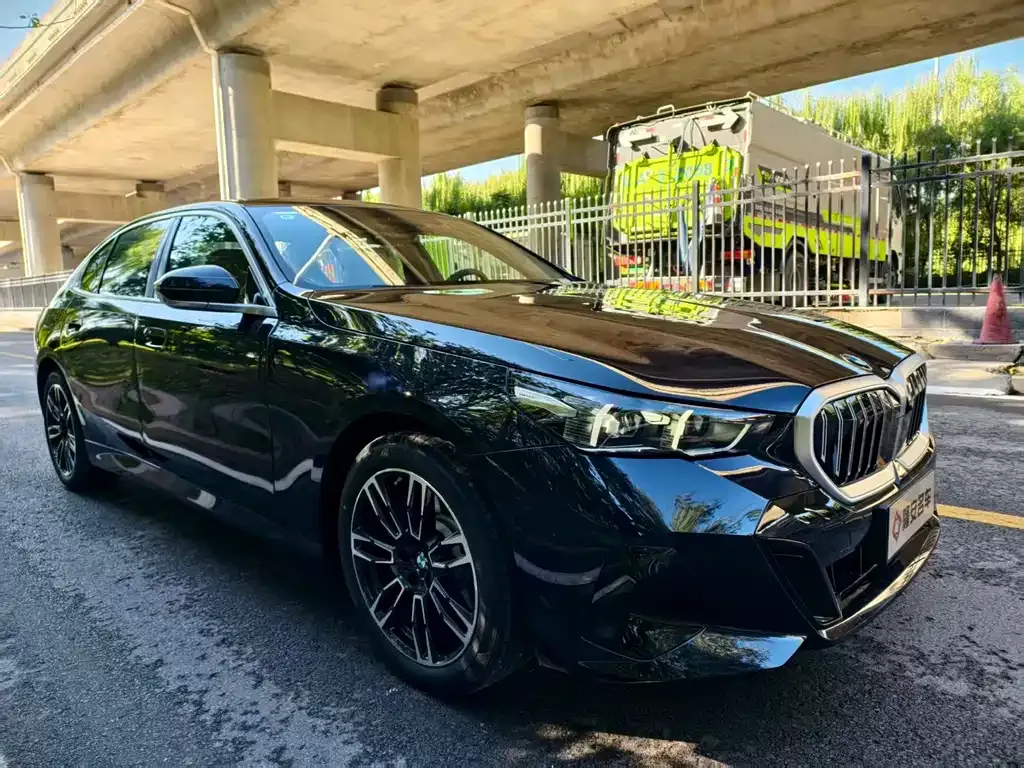 BMW 5 Series 2025 из CN, фото 2