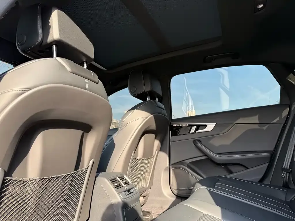 Audi A4L 2024 из CN, фото 7