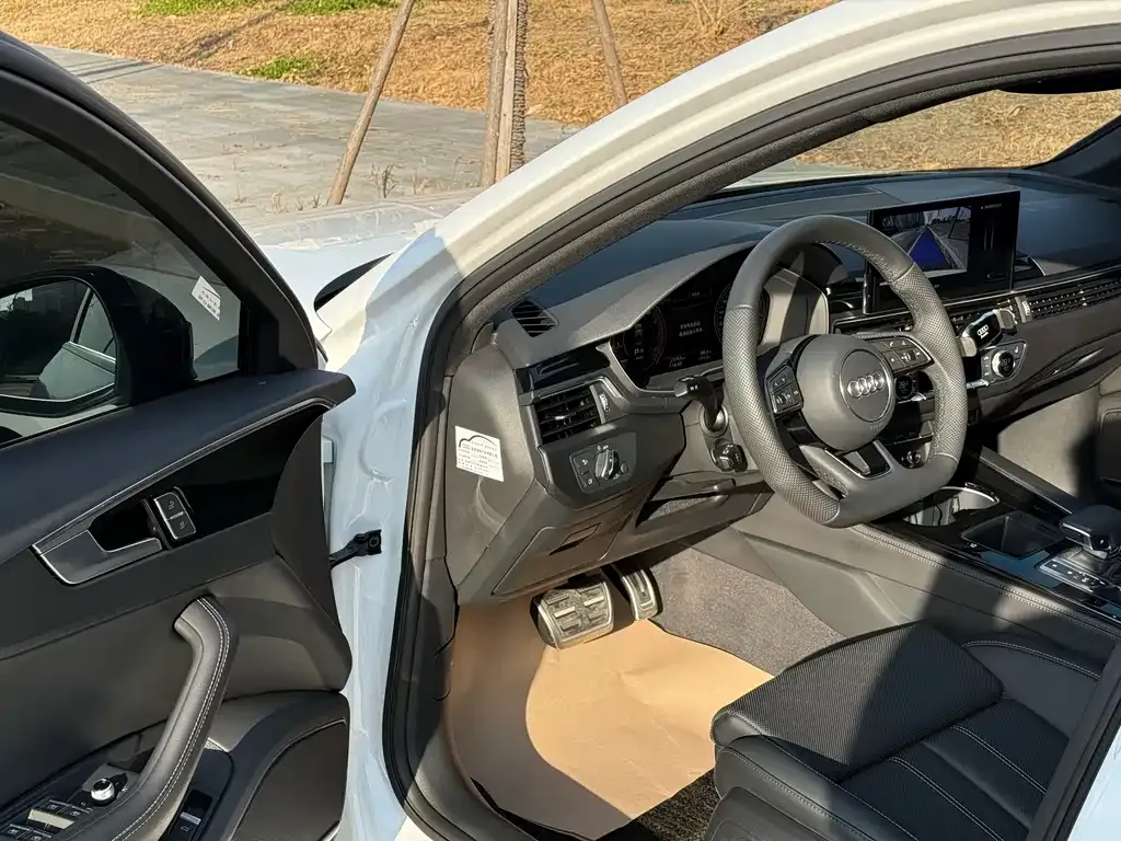 Audi A4L 2024 из CN, фото 8