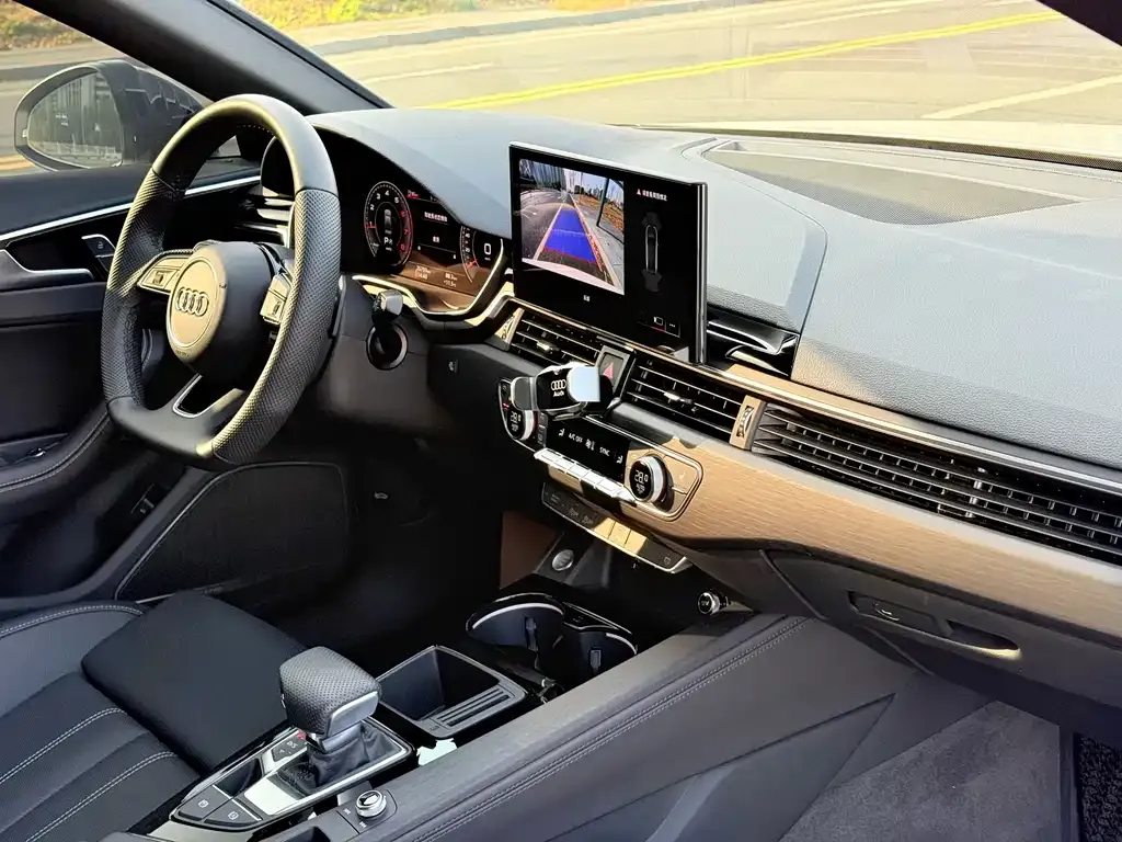 Audi A4L 2024 из CN, фото 4
