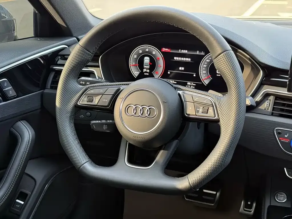 Audi A4L 2024 из CN, фото 3