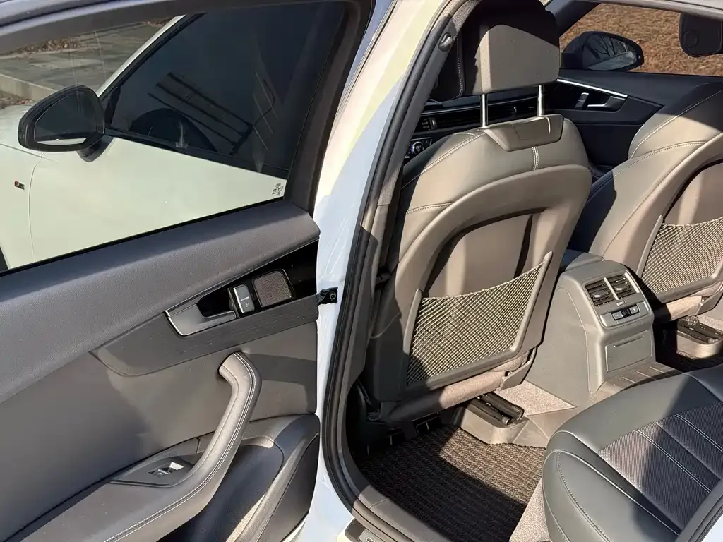 Audi A4L 2024 из CN, фото 9
