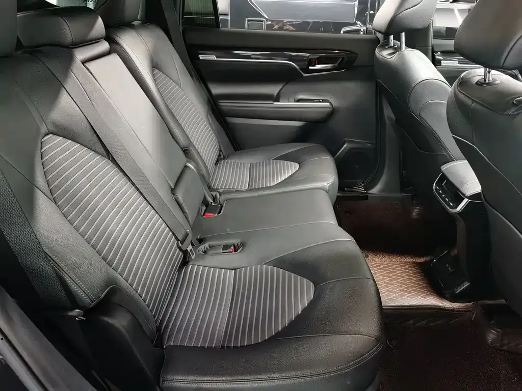 Toyota Crown Kluger 2021 из CN, фото 6