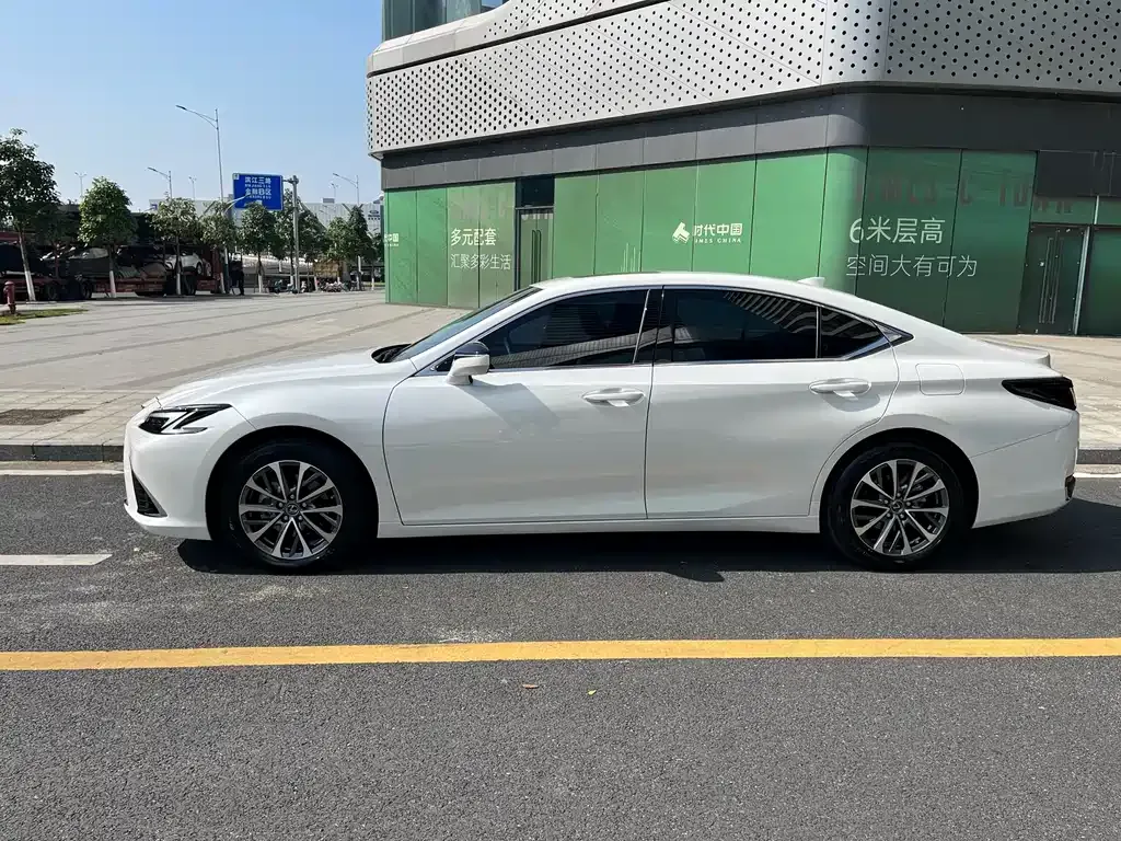 Lexus ES 2025 из CN, фото 4