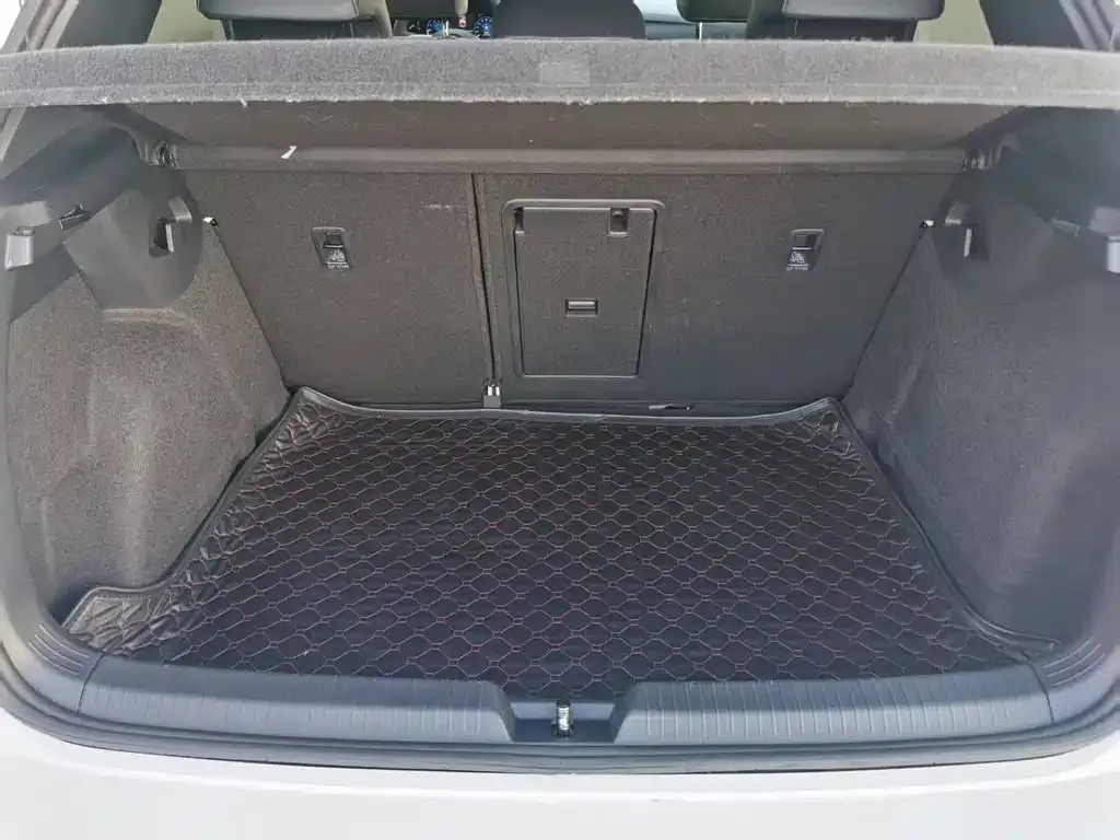 Volkswagen Golf 2023 из CN, фото 10