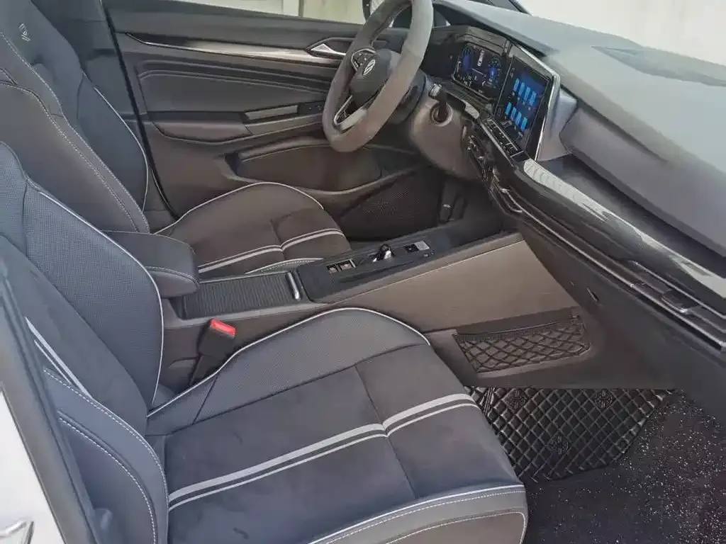 Volkswagen Golf 2023 из CN, фото 7