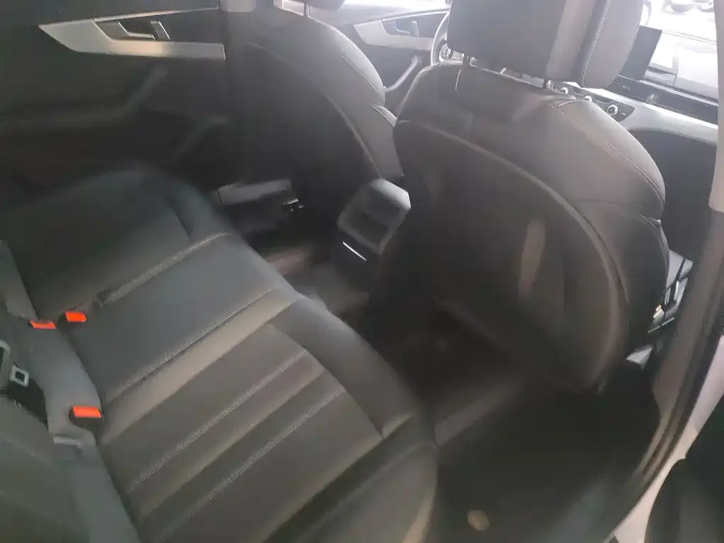 Audi A4L 2024 из CN, фото 5