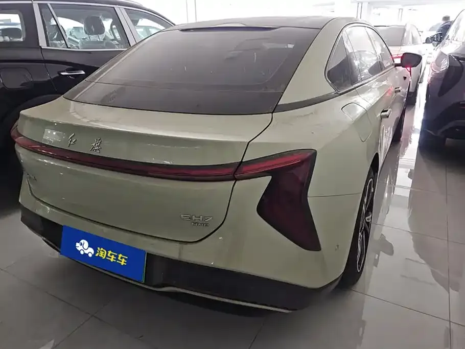 Hongqi EH7 2024 из CN, фото 6