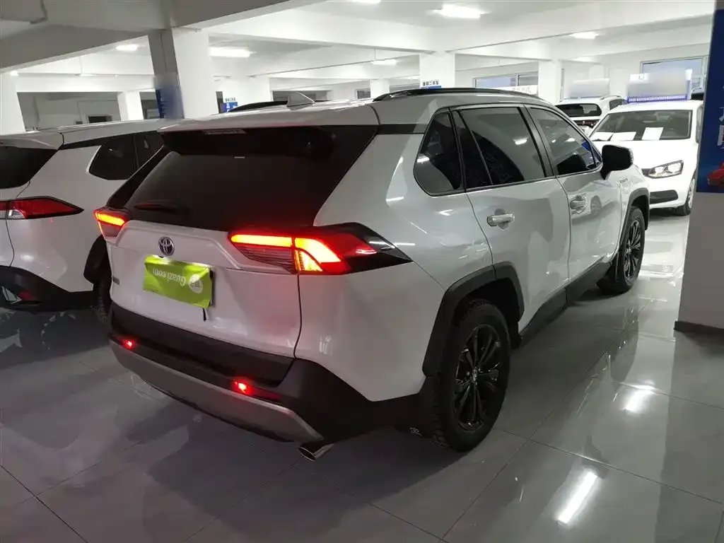 Toyota RAV4 2023 из CN, фото 6