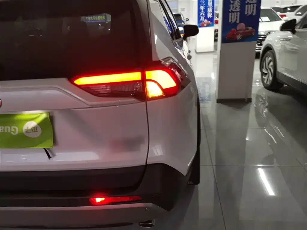 Toyota RAV4 2023 из CN, фото 5