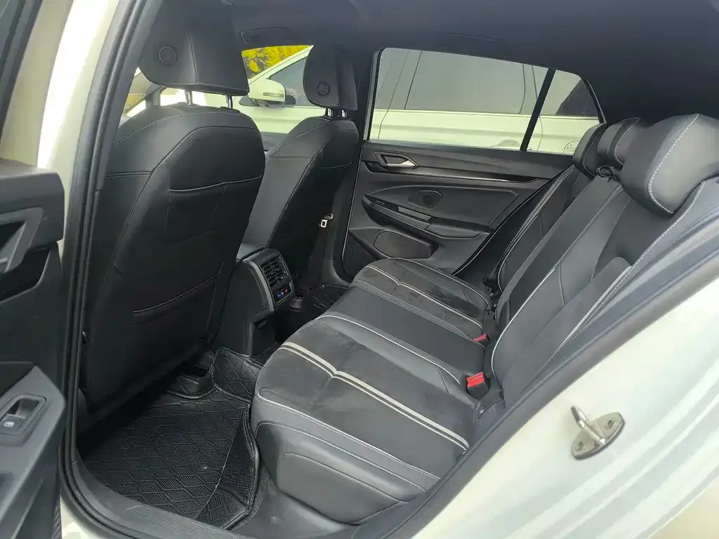 Volkswagen Golf 2021 из CN, фото 4