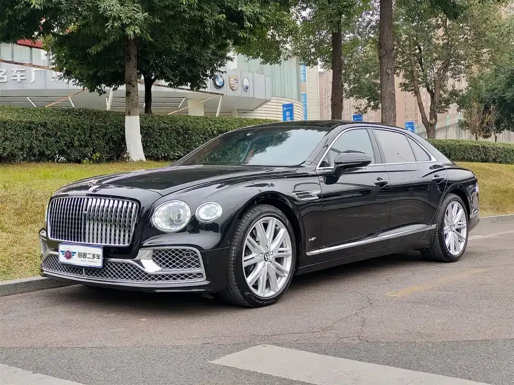 Bentley Flying Spur — фото 1