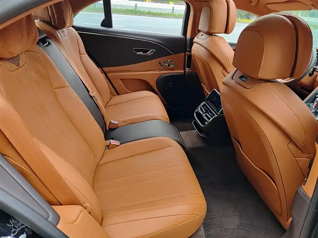 Bentley Flying Spur — фото 3