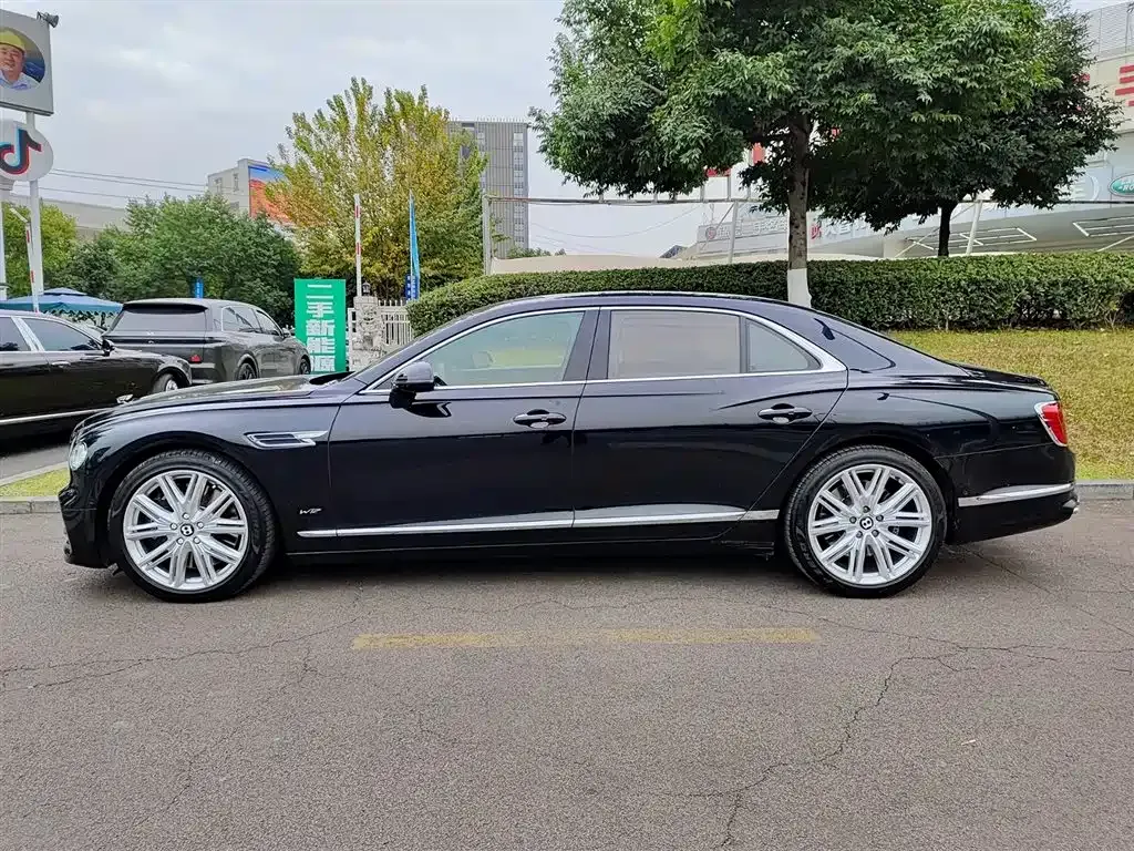 Bentley Flying Spur — фото 4