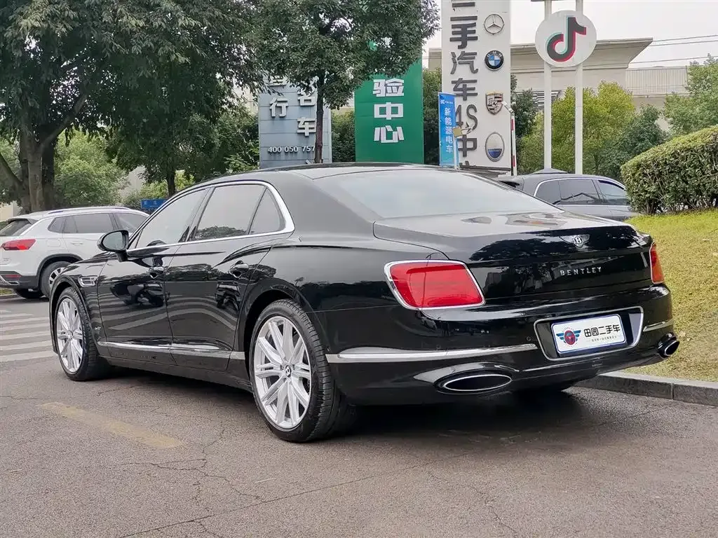 Bentley Flying Spur — фото 9