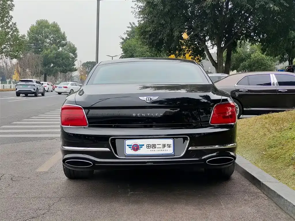 Bentley Flying Spur — фото 8