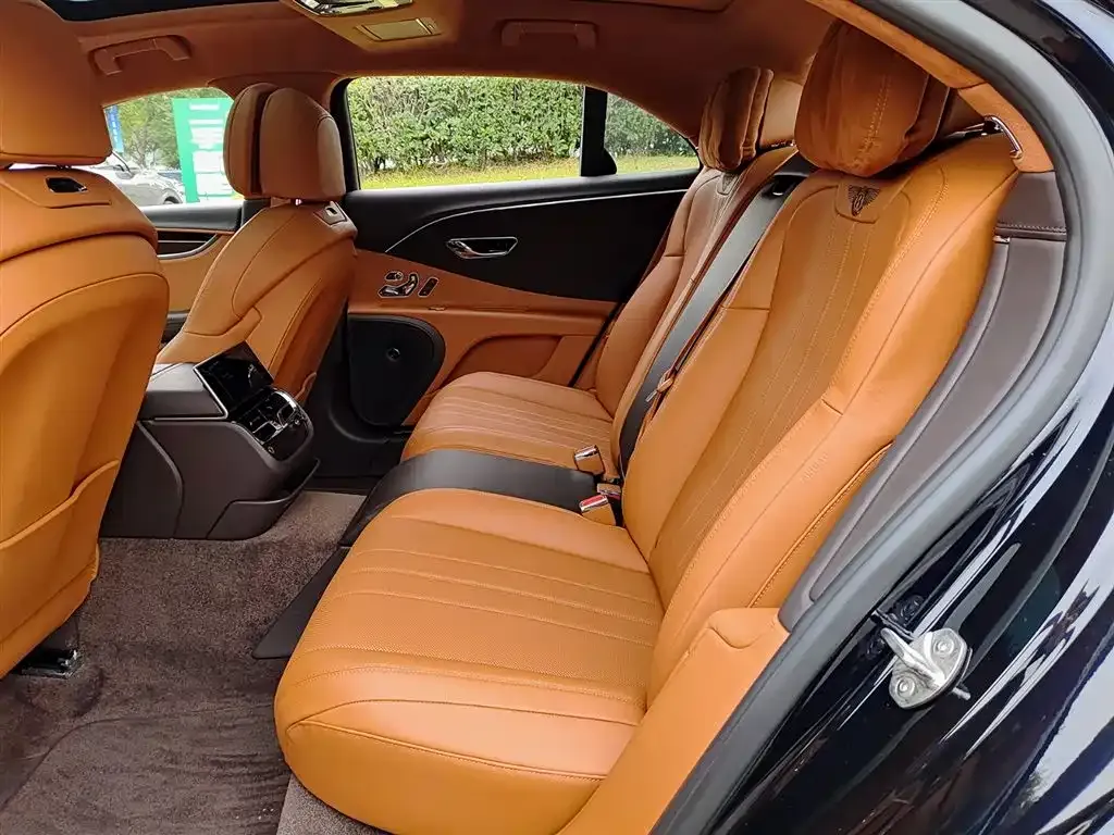 Bentley Flying Spur — фото 6