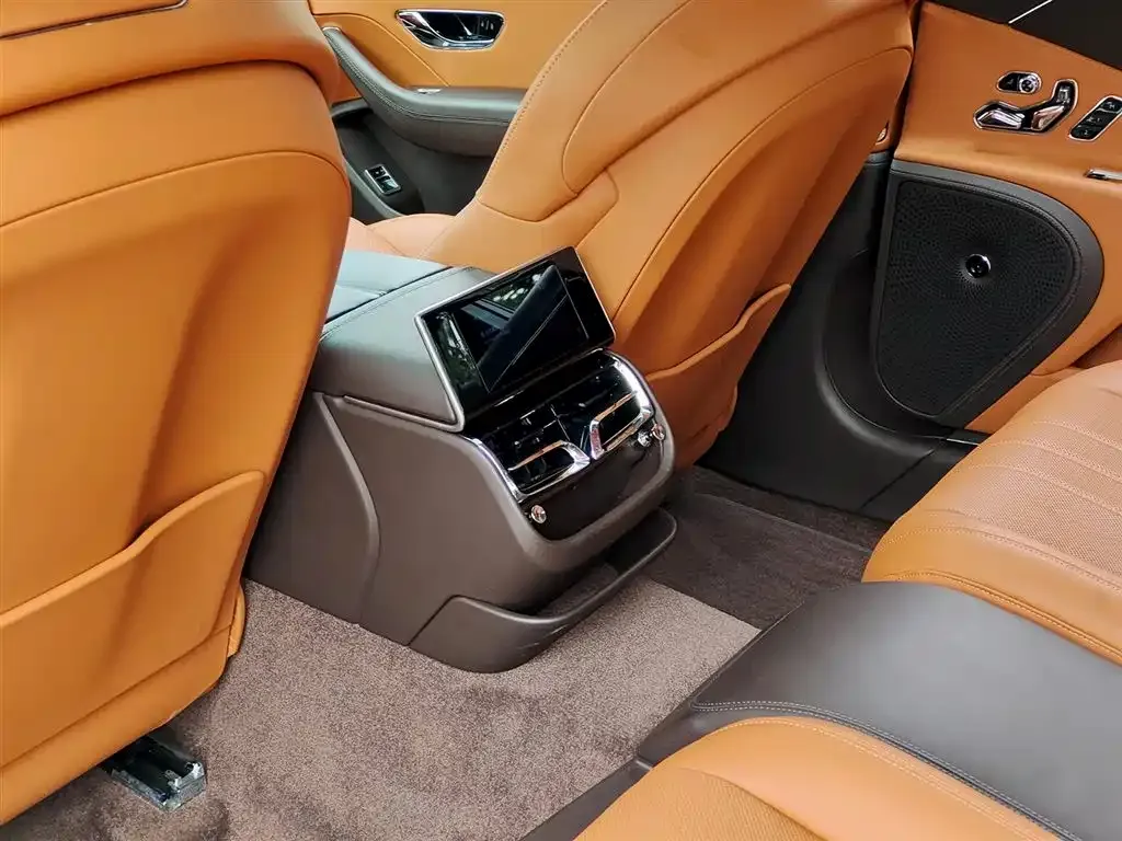 Bentley Flying Spur — фото 2